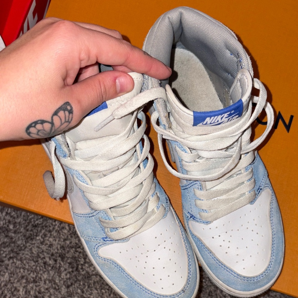 Jordan 1 Retro High
Hyper Royal Smoke Grey 6.5Y or 8/8.5 WOMEN - Picture 4 of 8